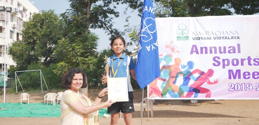 Best Athlete- Junior:  Girls- Karvi Desai (5B)