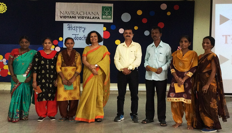 6 members of the helper staff felicitated by Principal Dr. Archana Mishra on completing 10 years in the School