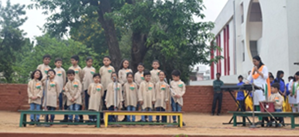 The munchkins of Pre-primary sang a patriotic song