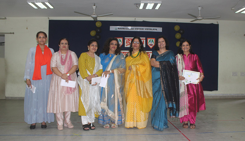 Felicitation of Staff members on completing a decade in the institute