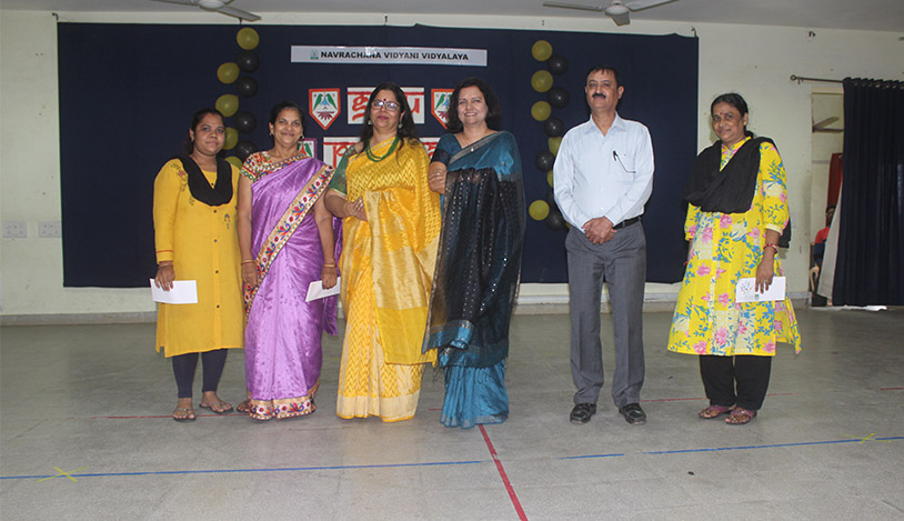 Felicitation of Support Staff members on completing a decade in the institute